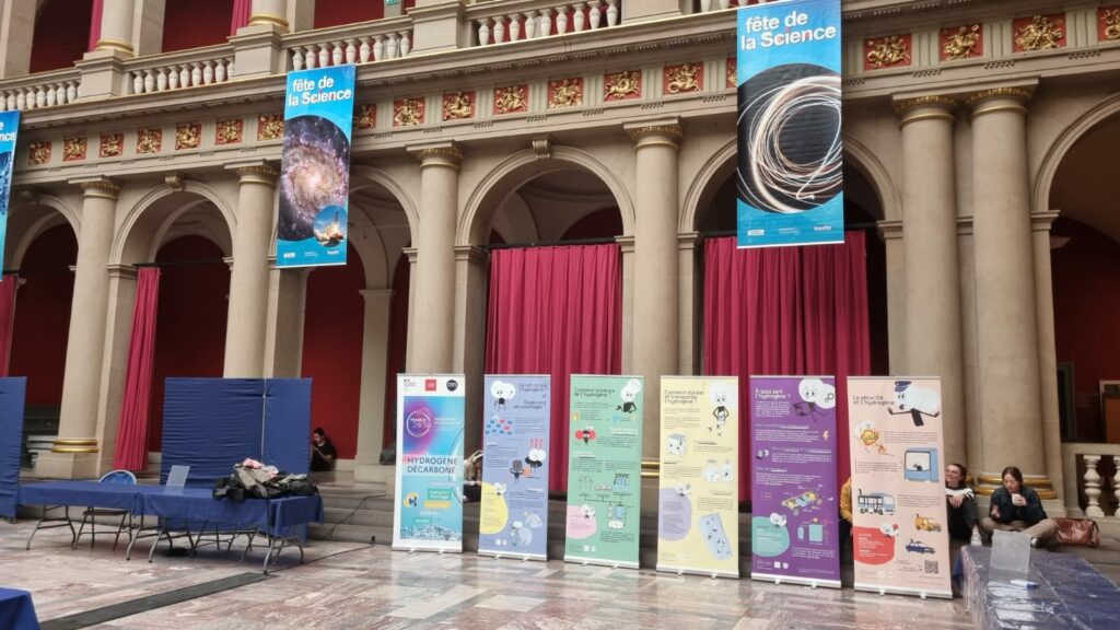 Exposition "Hydrogène ? Pourquoi ? Pour qui ?" présenté lors de la Fête de la Science à Strasbourg.